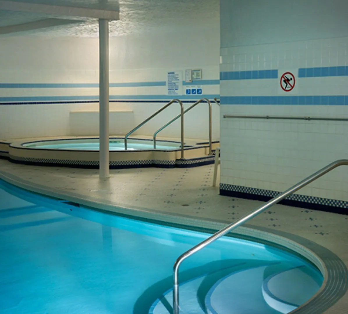 Royal Scot Hotel & Suites Victoria